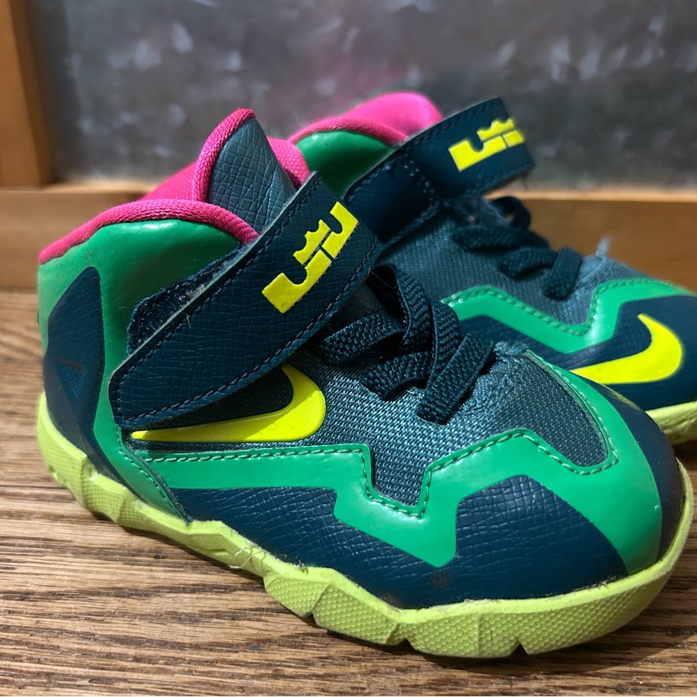 NIKE LEBRON 6C Toddler Shoe Dark Sea/Volt-Gamma Green 621714 300